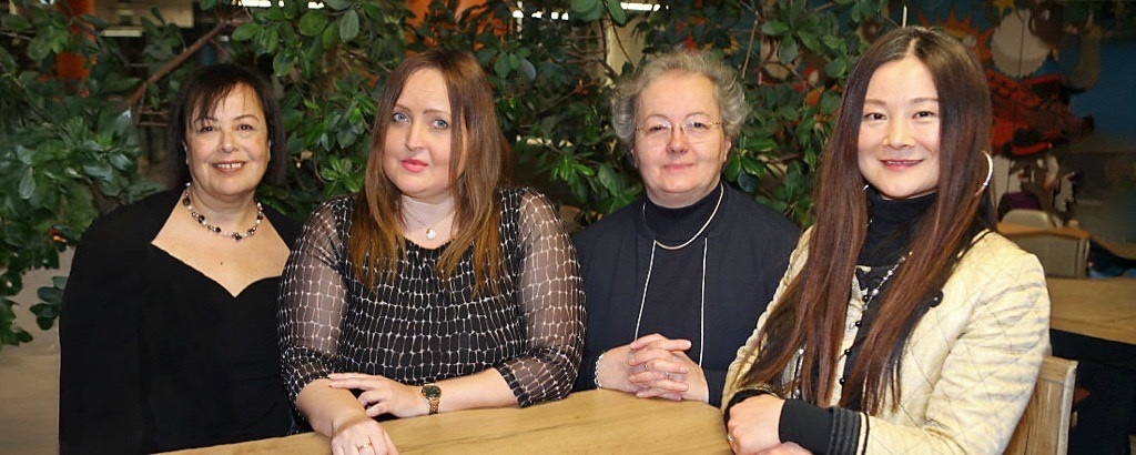 Das Bild zeigt die aktuellen vier Vorstände Olga Gassan,Lifang Huang, Azza Schmidt, Isabelle Hofmann